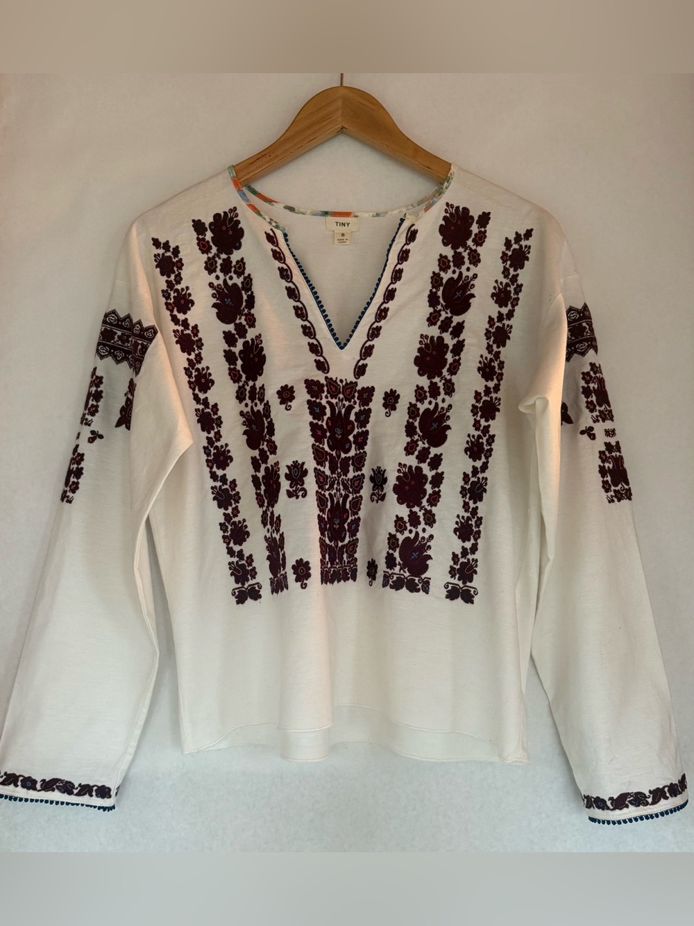Anthropologie White Long-Sleeve Embroidered V-Neck Top - Burgundy Floral